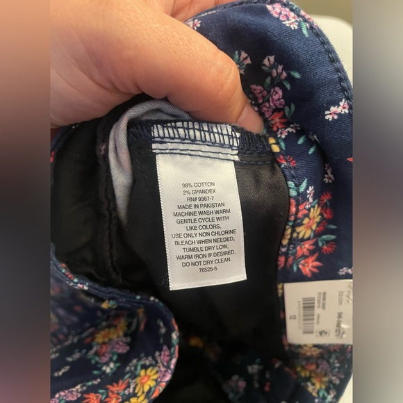 St. John’s Bay Women’s Mid Rise Short Size 12 5” Inseam Navy Floral. New w tag - Picture 8 of 8